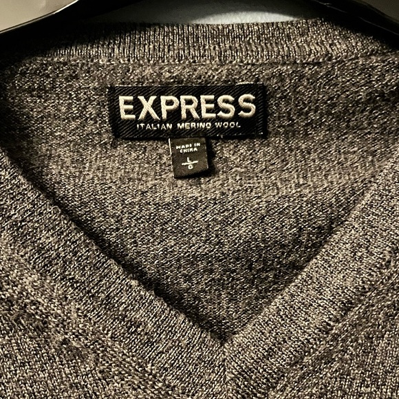 Express Italian Merino Wool Mens V Necked Sweater in Pristine Condition!! - Picture 5 of 8